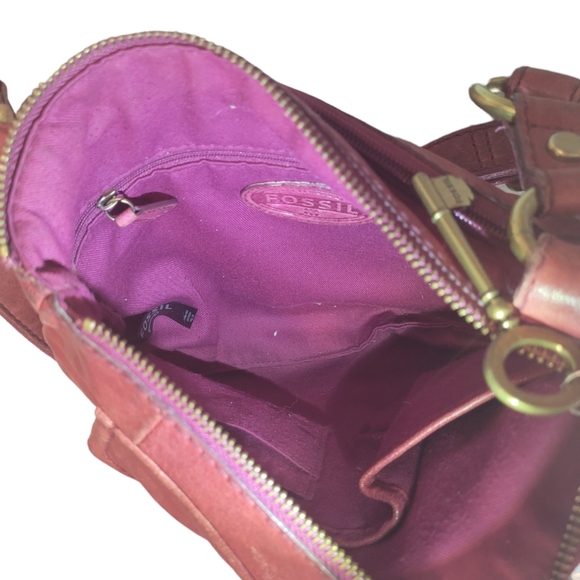 Fossil Wine Colored Saddle Bag Crossbody Purse Adjustable Key Charm - Picture 6 of 11